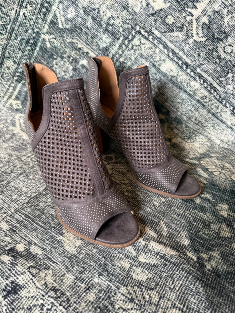 Report Women's Gray Peep-Toe Cutout Booties Sz 11